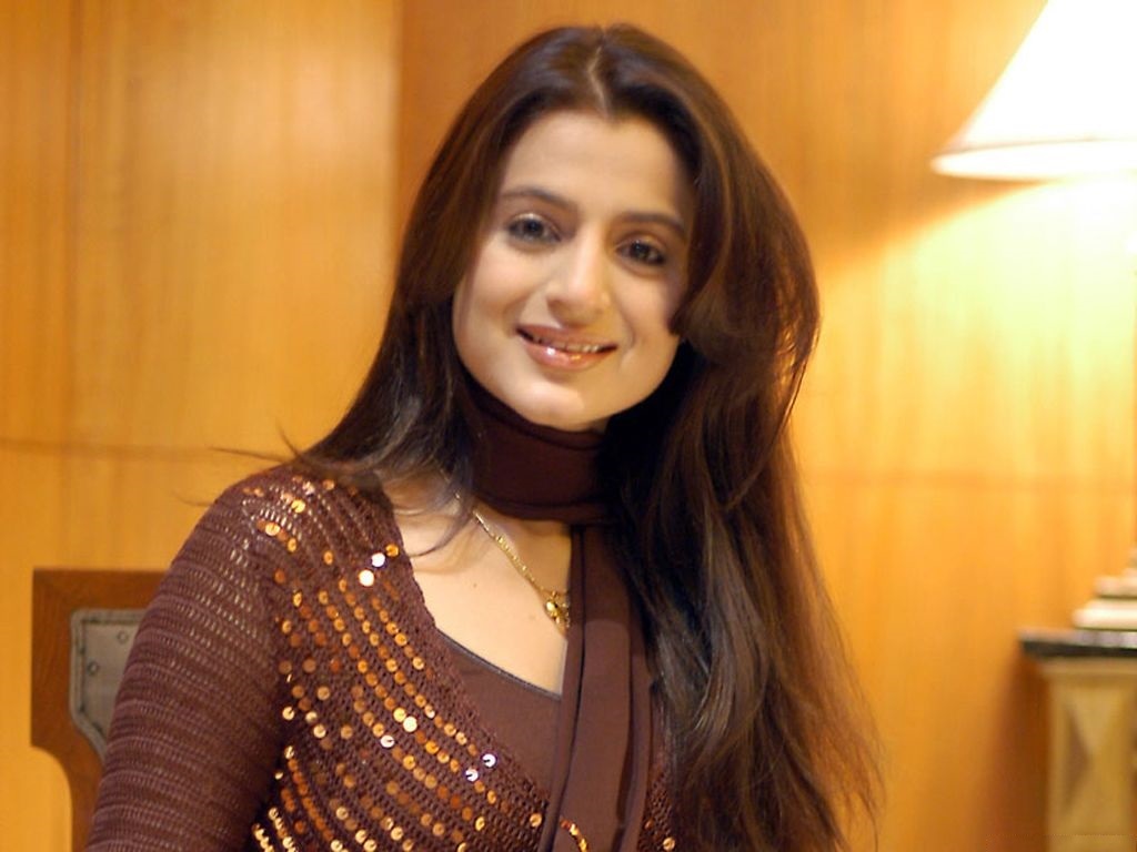 Bollywood Celebrity Ameesha Patel Gorgeous Wallpapers