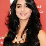 Mahie Gill Smiling Wallpapers