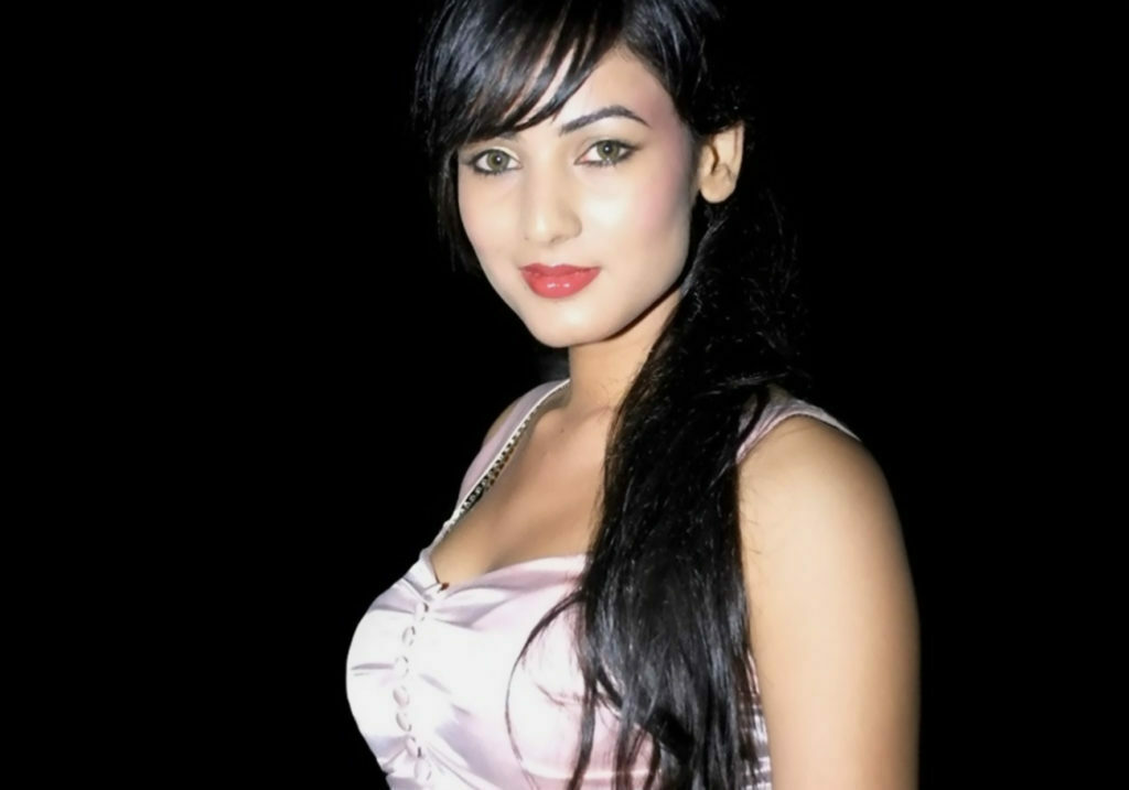Sonal Chauhan Hot sexy Images